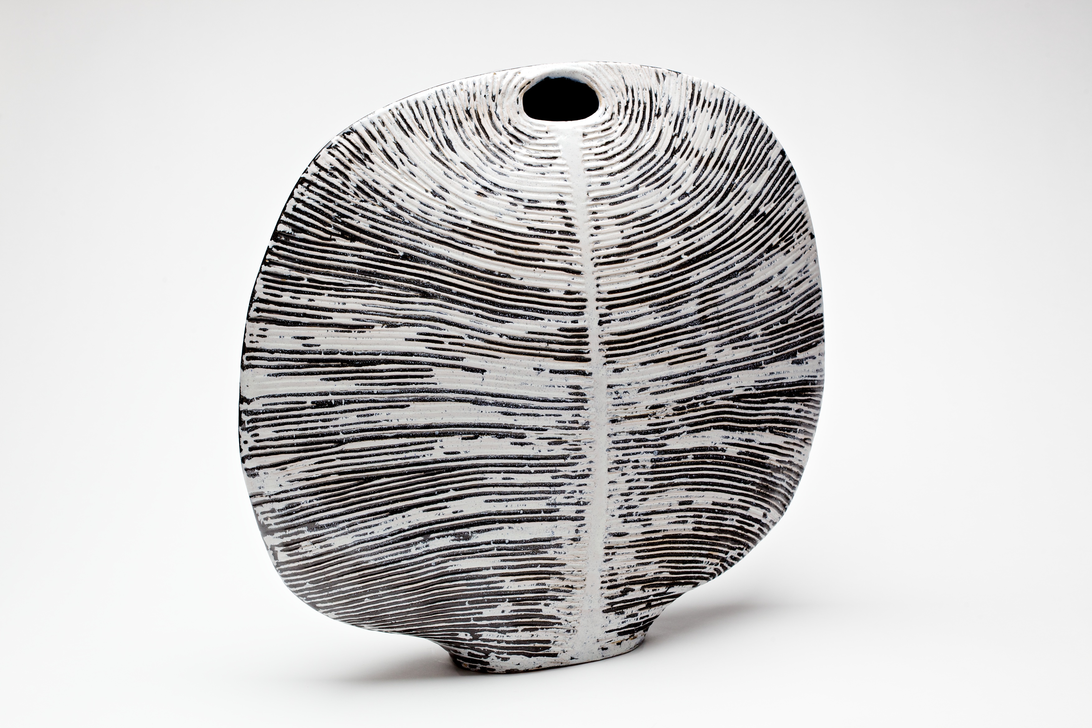 Oval Ridged Form (black and white) (1985)