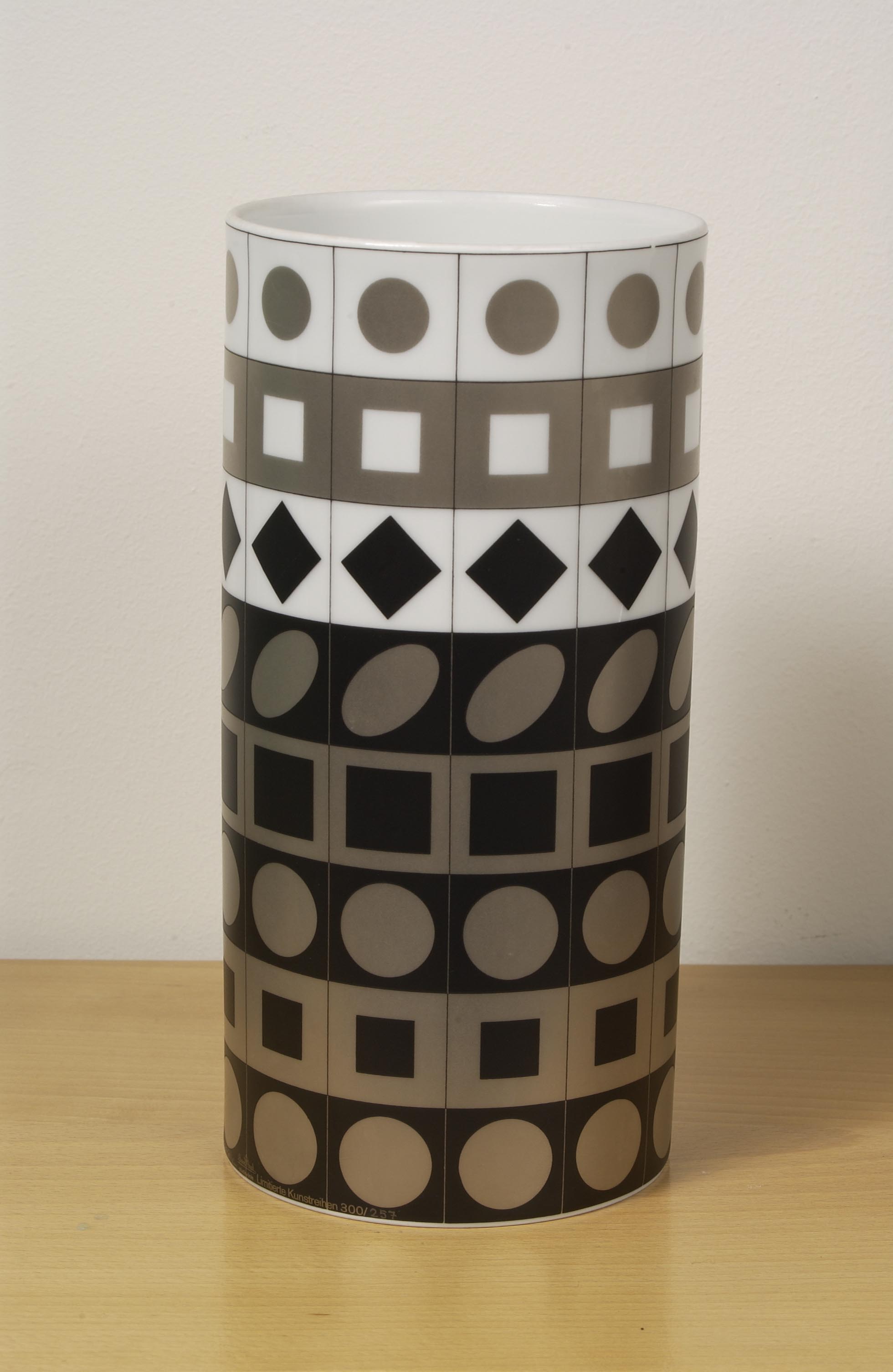 høg metan Rouse Vase (Black, White, Gold) (late 1970s) | CAS