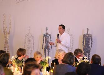 £90,000 raised for museum acquisitions at the Artist's Table with Antony Gormley