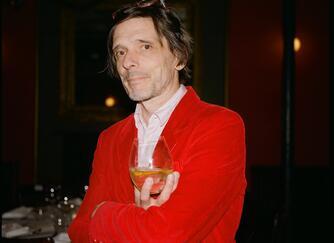 Jeremy Deller hosts magical fundraising event for the Contemporary Art Society raising £90,000 at Hoxton Hall