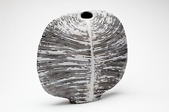 Oval Ridged Form (black and white) (1985)