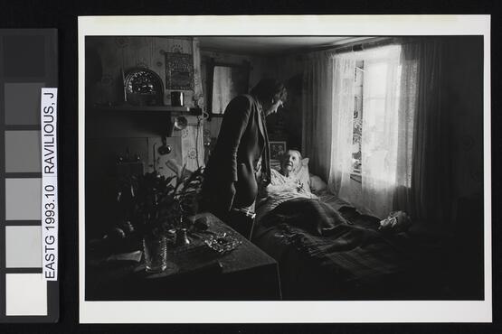Dr Paul Bangay visiting a patient, Langtree, Devon, England (Twelve photographs from the Beaford Photographic Archive, Image 10) (1981)