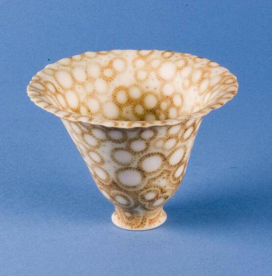 'Circled convulous' porcelain bowl (1984)